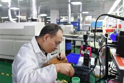 咸寧日報 科技創(chuàng)新推進新品研發(fā)